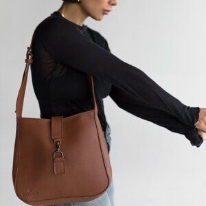 Paris Leather Shoulder Bag - Color Tan
